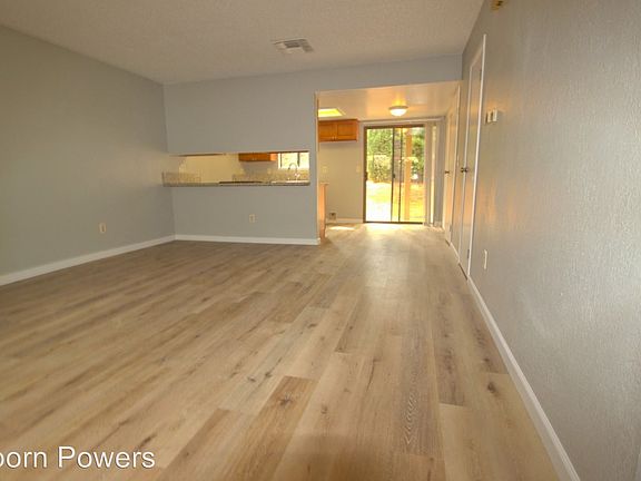 5th image of 2587 Greenwood Ln APT 8