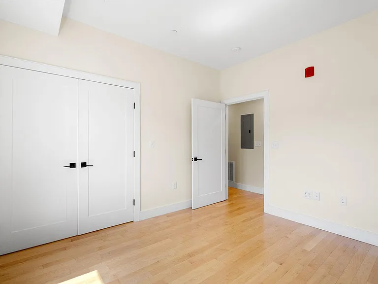 2489 Washington St #2A — Photo 9