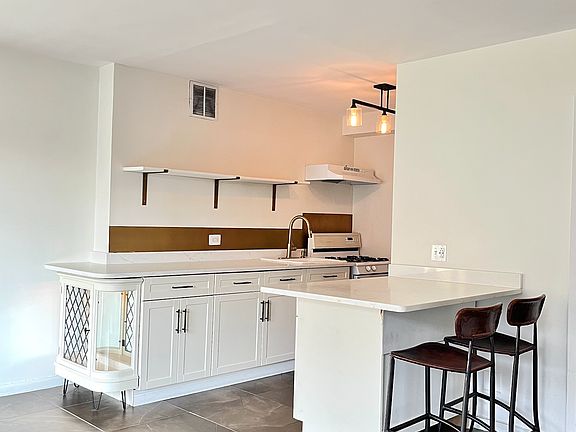 3rd image of 4880 N Marine Dr APT 613