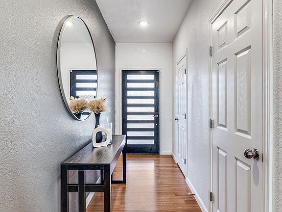 2nd image of 3121 Rutz St