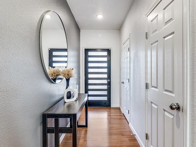 3121 Rutz St — Photo 2
