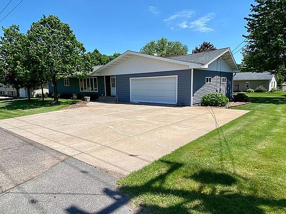 3rd image of 1010 County Road B