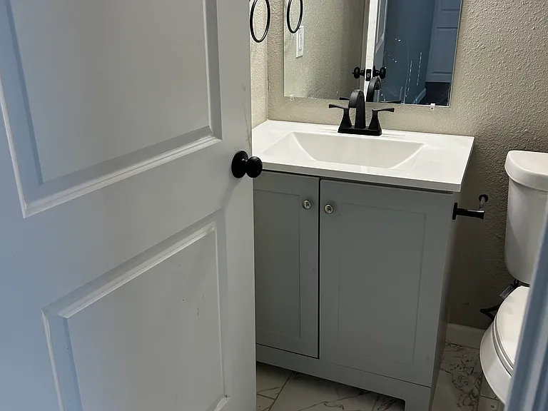 2815 Hedgerow Dr — Photo 7