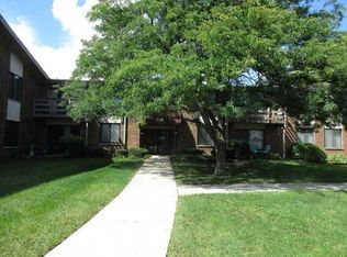 464 Raintree Dr UNIT 2A, Glen Ellyn, IL 60137