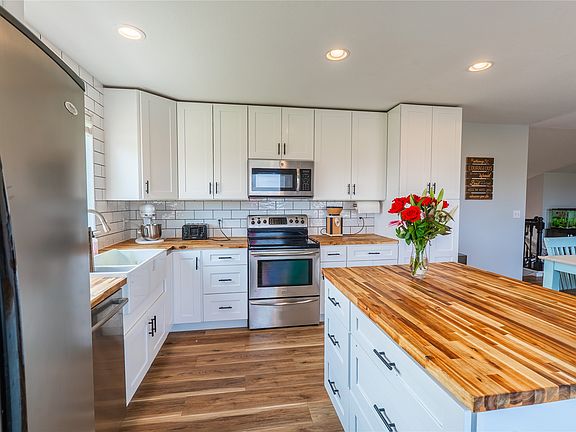 3rd image of 355 Sirucek Ln