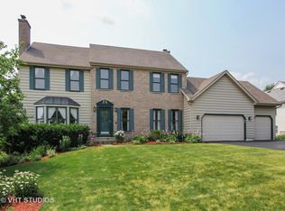 3541 Lakeview Dr, Algonquin, IL 60102