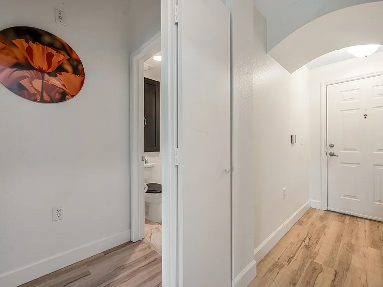 100 4th Ave S #424 — Photo 18