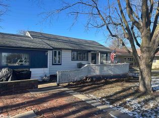 314 N Division St, Stronghurst, IL 61480