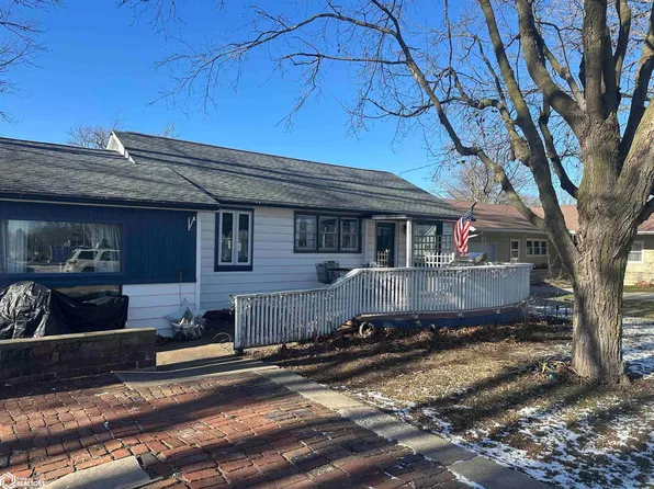 314 N Division St, Stronghurst, IL 61480