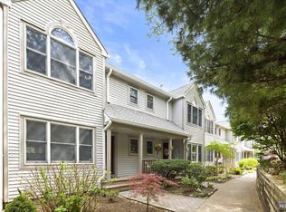 465 Undercliff Ave, Edgewater, NJ 07020