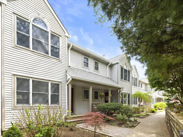 465 Undercliff Ave, Edgewater, NJ 07020