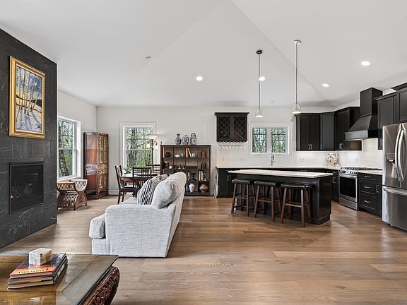 5th image of 7 River Oaks Way #2