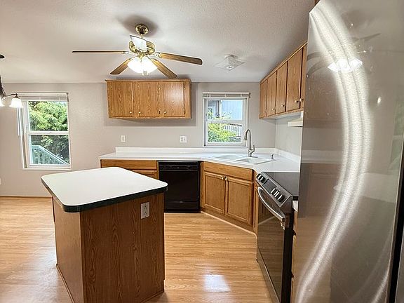 5th image of 9403 12th Pl SE