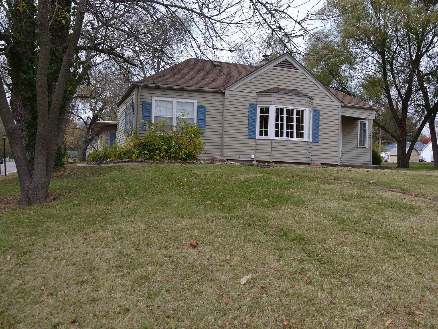 105 W 4th St, Lyndon, KS 66451 Zillow