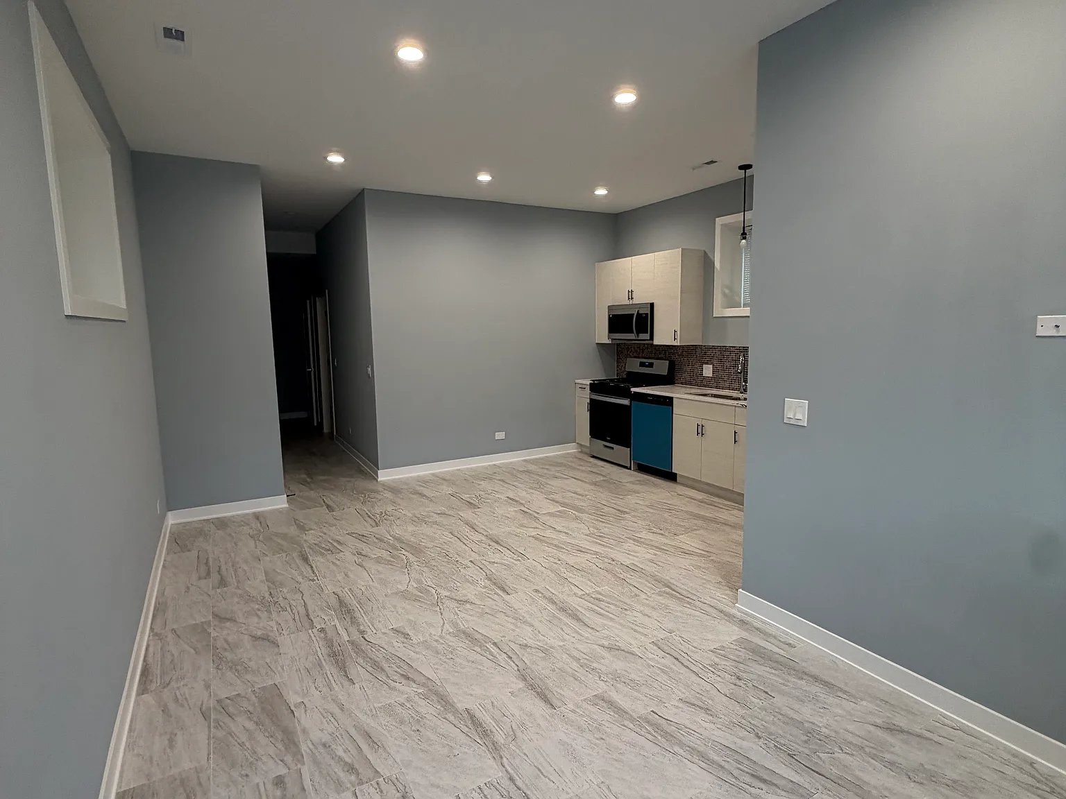 2 bed, 1100 sqft, $1,900 — Photo 2