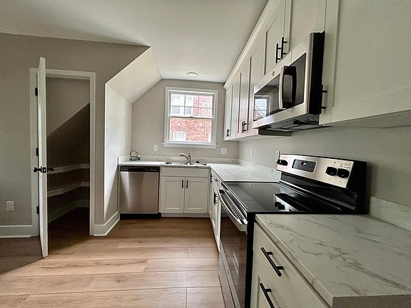 4th image of 924 Minoma Ave