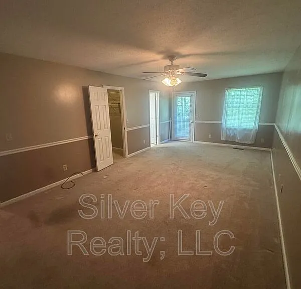 136 S Matlock Ave — Photo 9