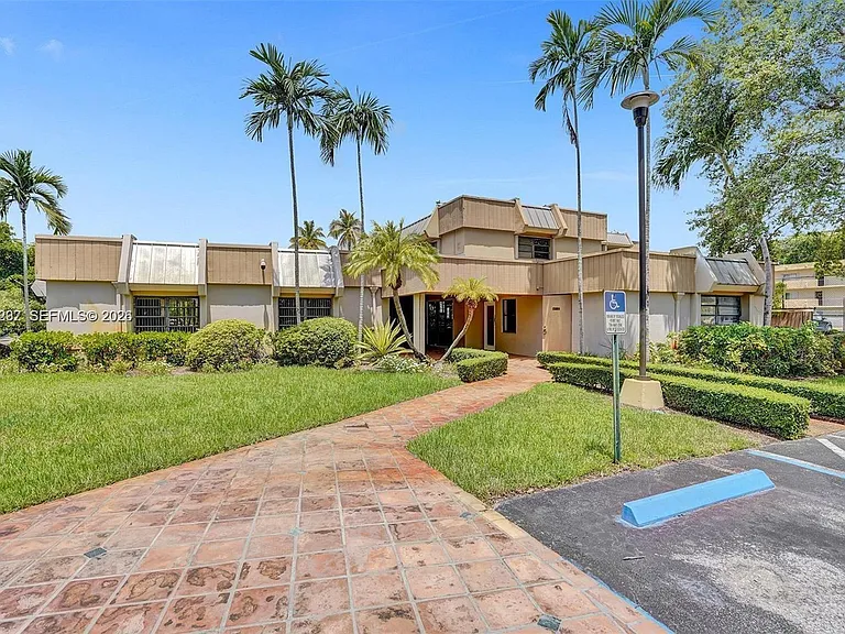 10421 N Kendall Dr #C201 — Photo 20