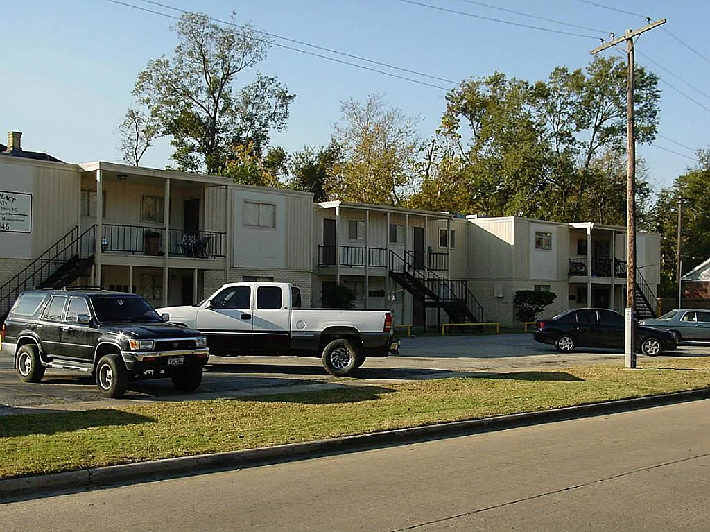 2 bed, 1.0 bath, 4615 sqft, $750 — Photo 1