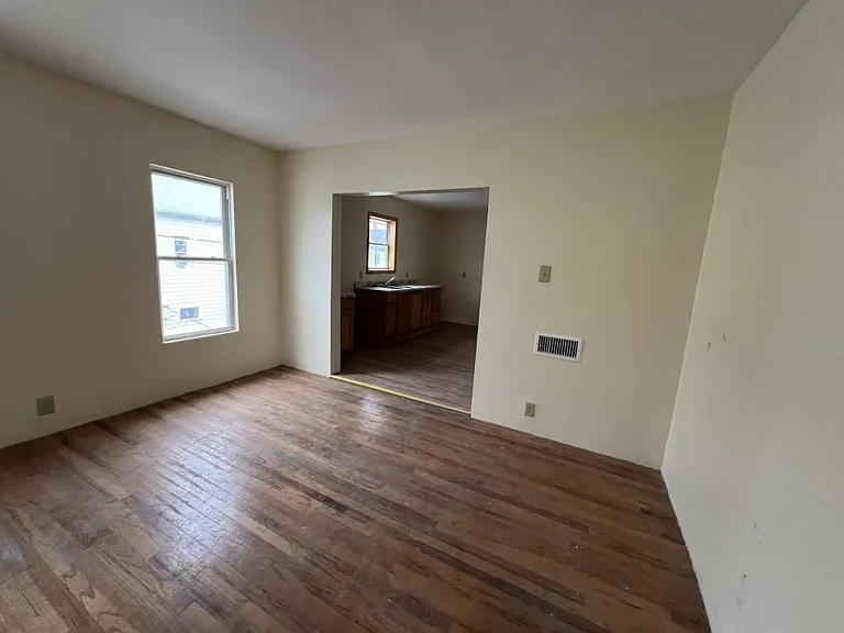 401 Nichols St #403-3 — Photo 4