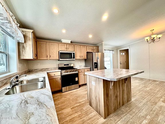 5th image of 102 Middle Rd