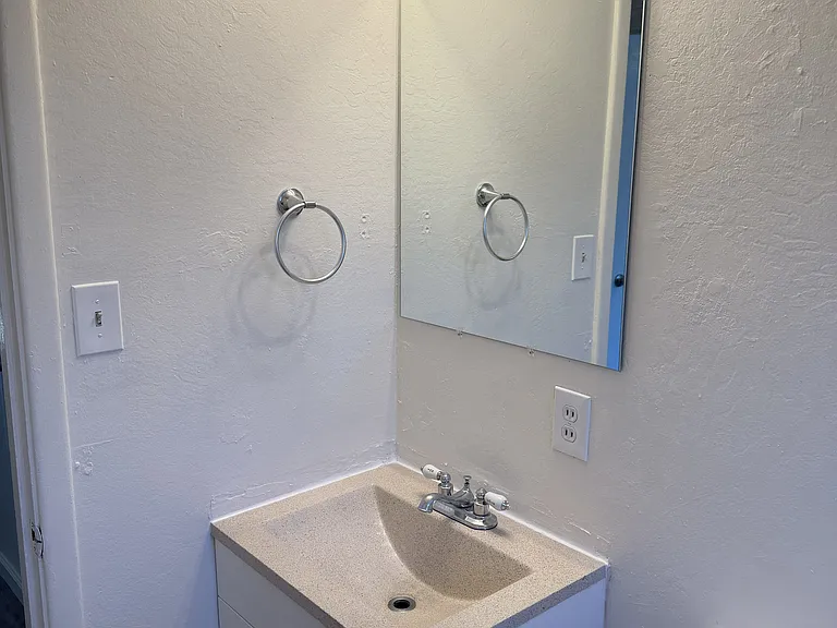 1633 Kidder Ave #E — Photo 9