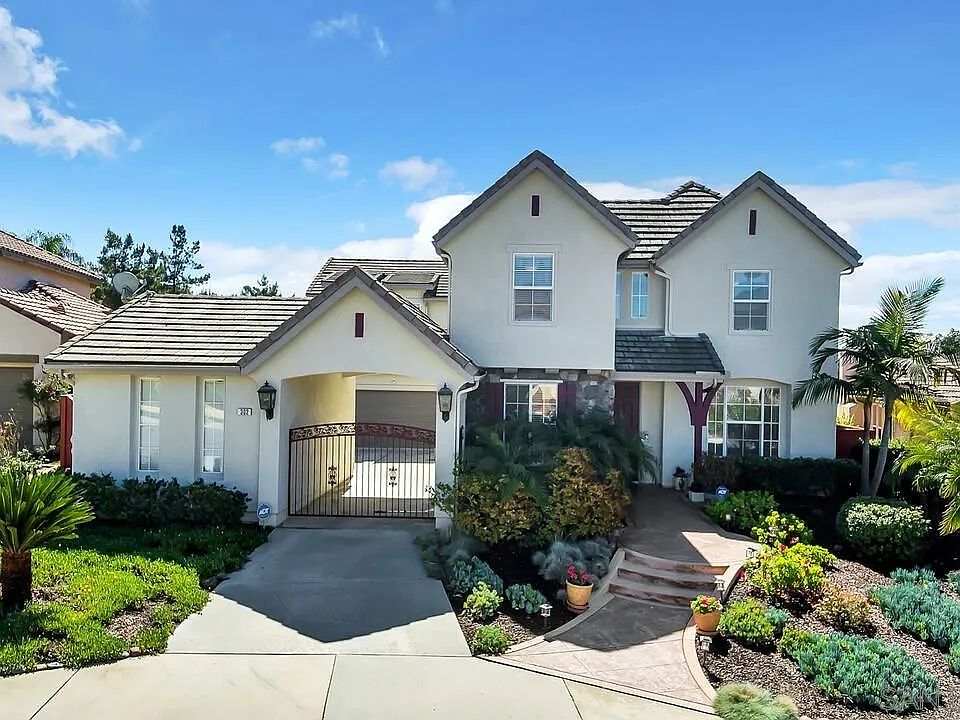 1st image of 302 Crownview Ct