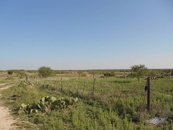 4th image of 902 County Road 301