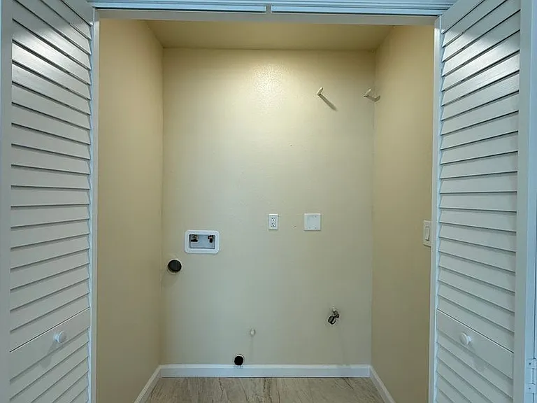 1215 Mira Flores Dr — Photo 15