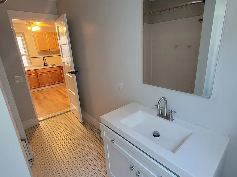28 Osborn St #2 — Photo 7