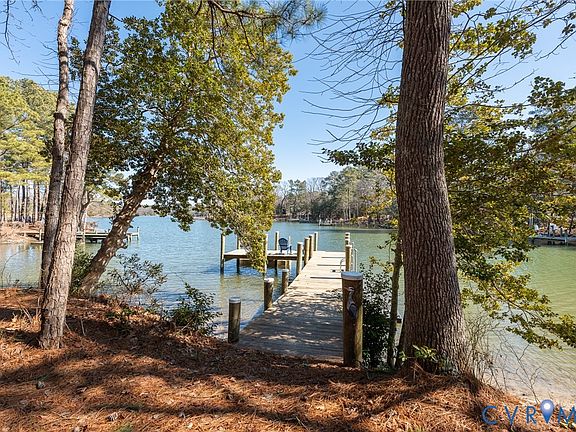 3rd image of 258 Oyster Bay Rd