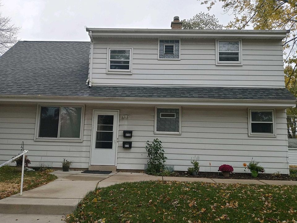 Side entrance to the house facing 88th street.