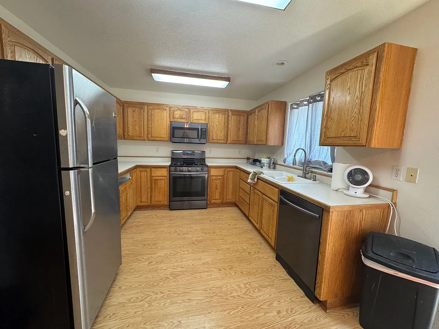 3 bedroom Home in Sutherlin — Photo 3