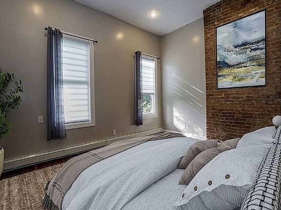 5th image of 712 Chauncey St Unit 2