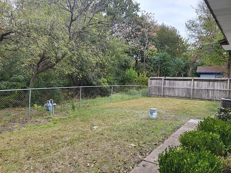 1213 Carroll Dr — Photo 5