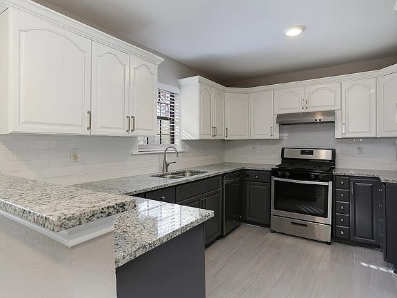 5th image of 457 W Merriweather St
