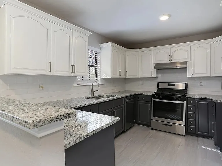 457 W Merriweather St — Photo 5