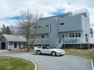 76 Blackwatch Ct, Southampton, NY 11968