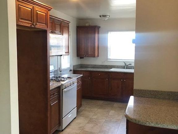 4th image of 14022 Burbank Blvd #14028