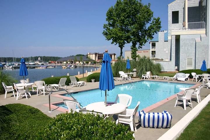 1st image of 100 Harbor Pl Unit 103