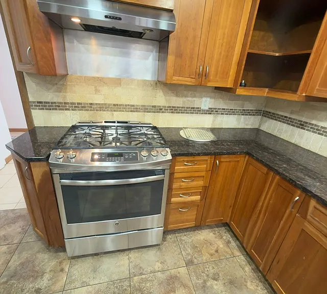 2110 W Woodbury Ln — Photo 2