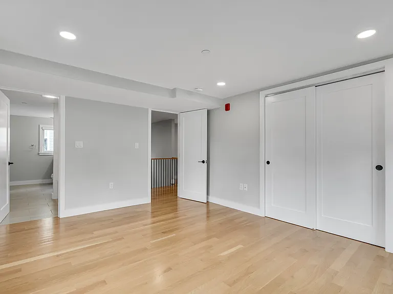 56 Franklin St #B — Photo 12