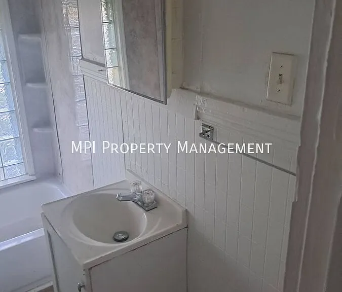 1128 S 32nd St — Photo 9
