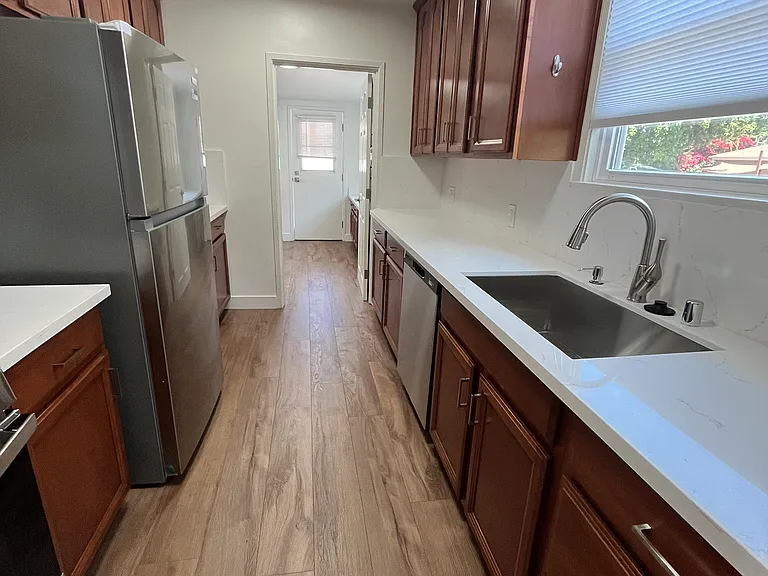 800 N Griffith Park Dr — Photo 8