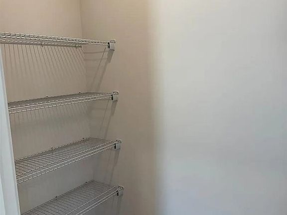 5th image of 618 Standard Ave