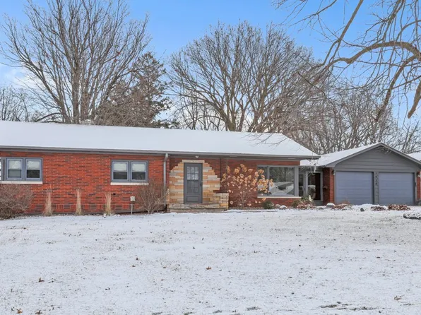 1420 Broadway St, Pella, IA 50219