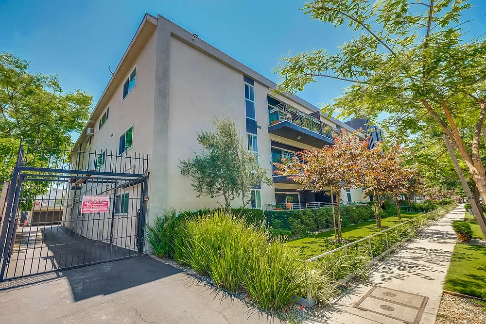 2330 S Corning St — Photo 3