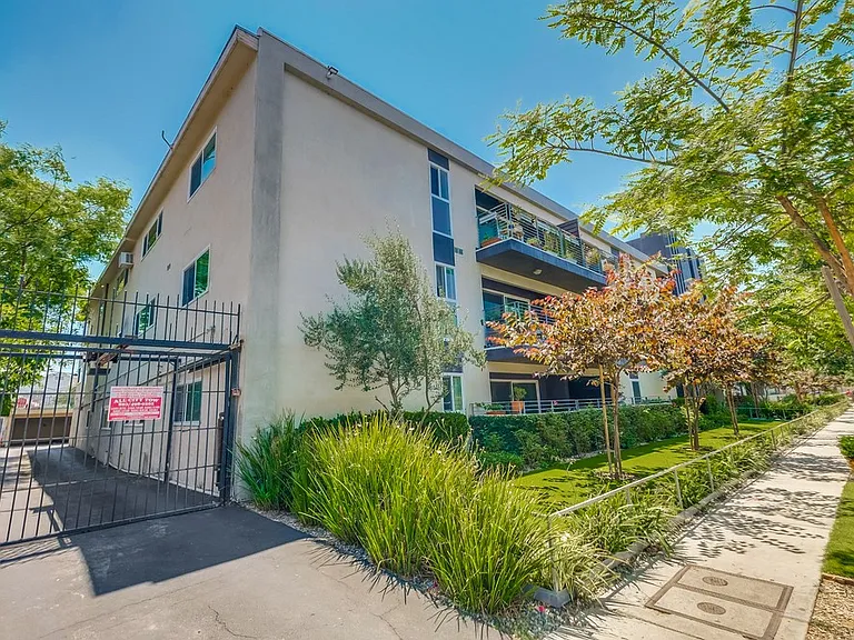 2330 S Corning St — Photo 3