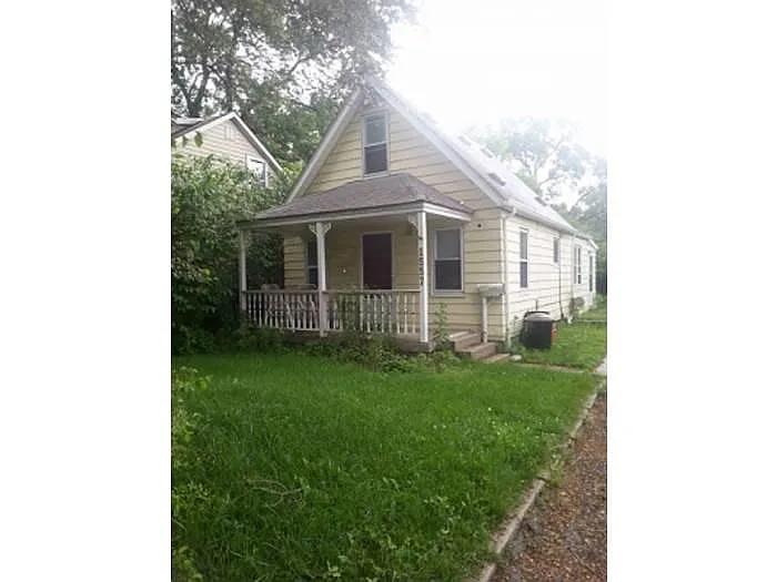 1557 E Madge Ave photo 1