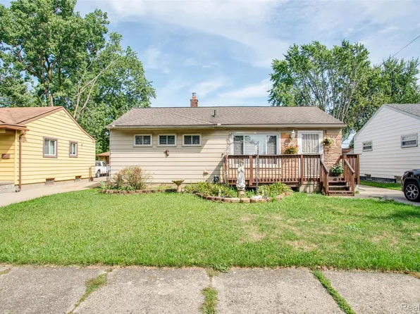 26260 Bryan St, Roseville, MI 48066